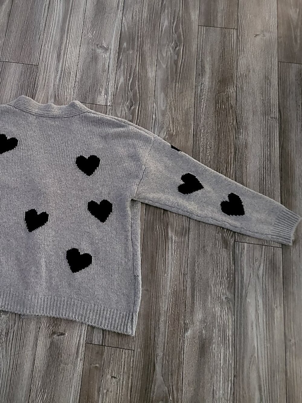 Wild Skye Gray Oversized Heart Cardigan Knit Button Up Sweater Medium NWOT - Picture 10 of 12
